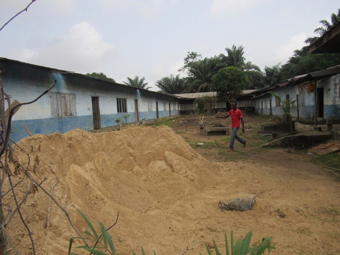 Damiefa School, yard view before renovation
